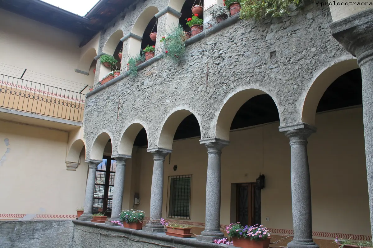 Arcate al primo piano.