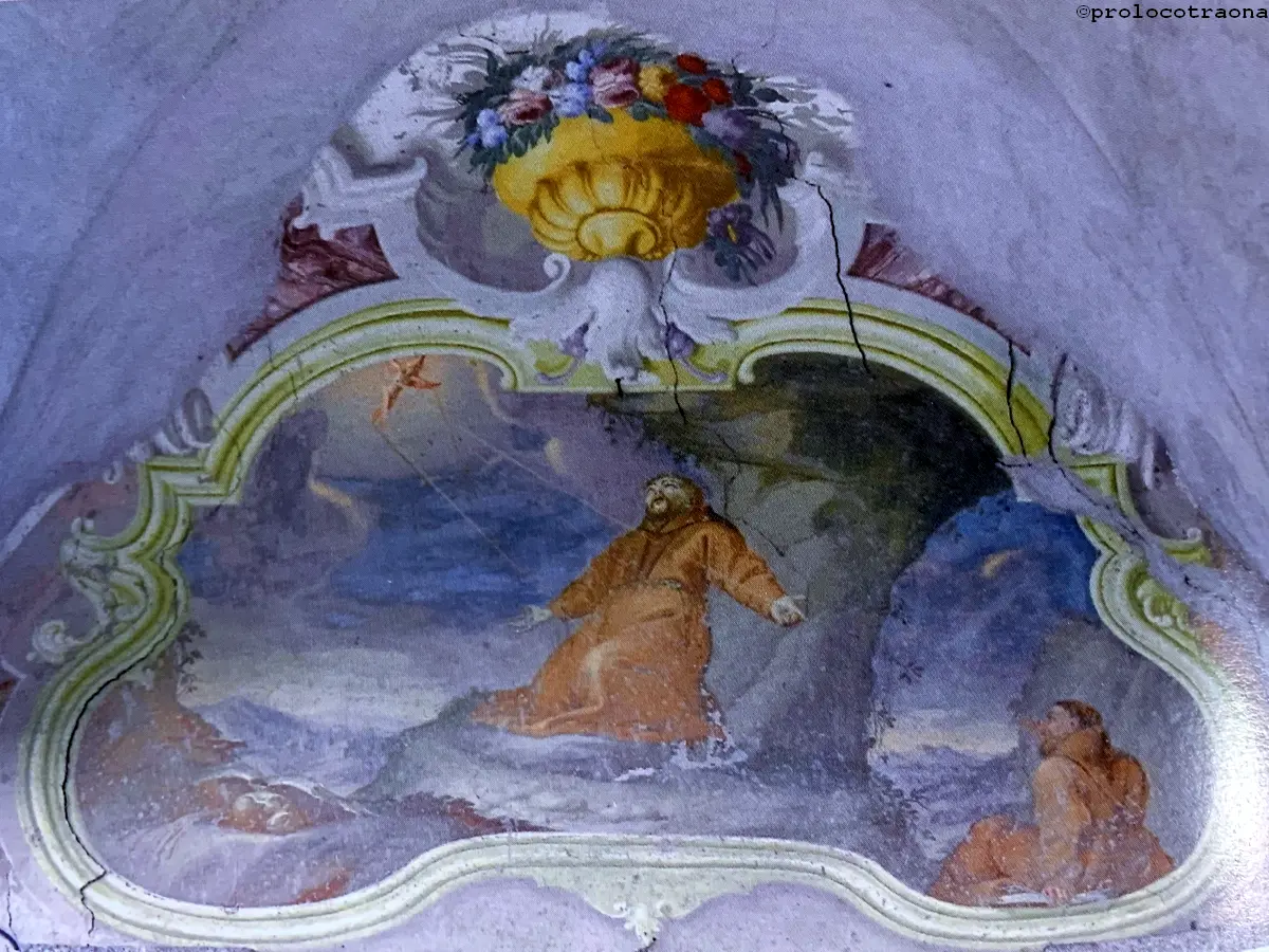 S. Francesco mentre riceve le stigmate, dipinto nella lunetta del portico della chiesa.