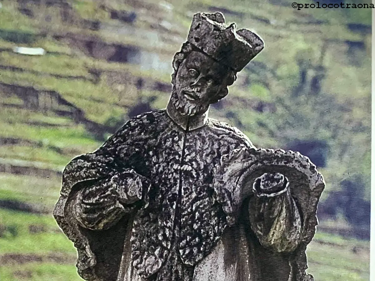 Statua in pietra arenaria del 1756 di S. Giovanni Nepomuceno, il Santo della Vallina.