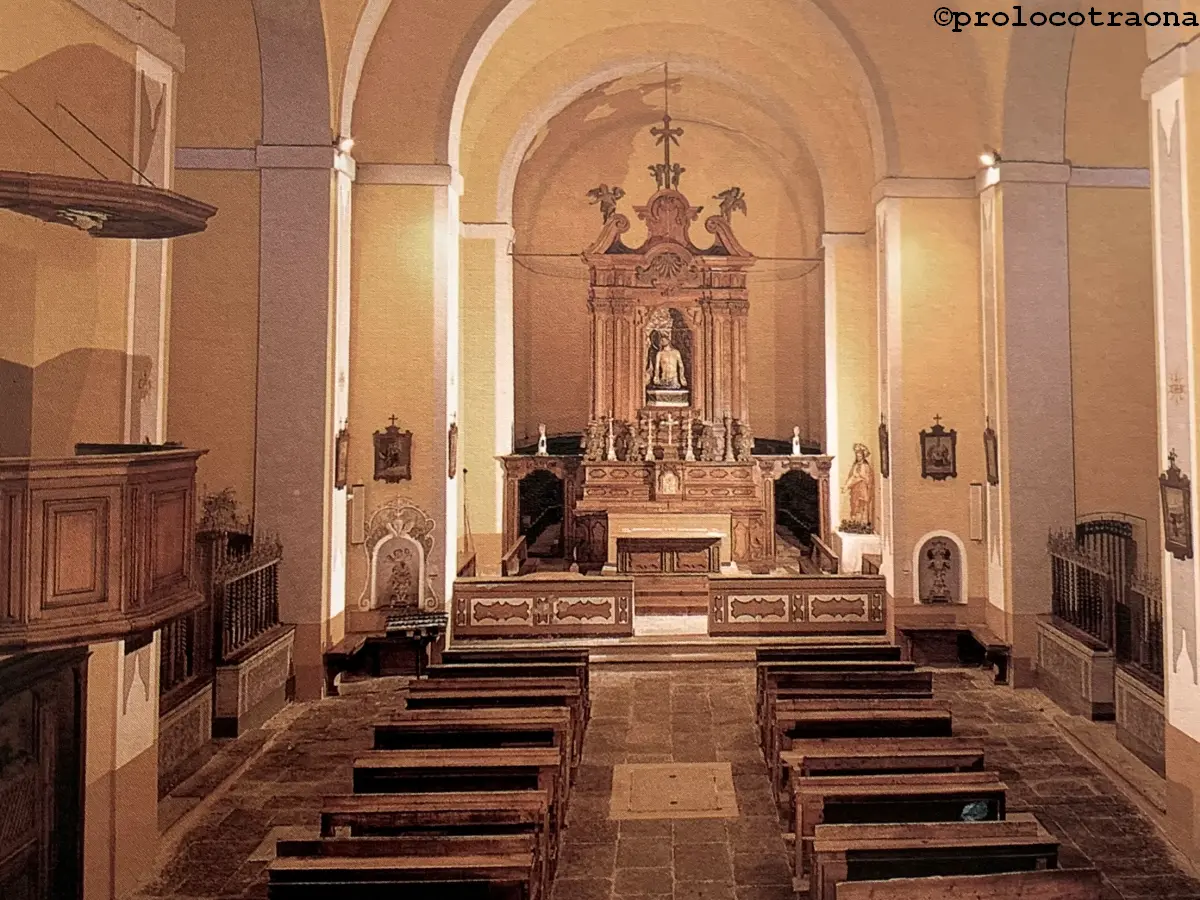 Interno della Chiesa, l'altare quando vi era posto l'Ecce Homo, ora in una cappella laterale.